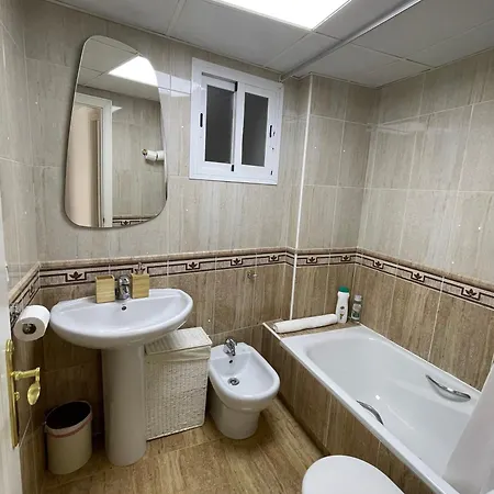 A 5 Min Estacion De Tren- Patio-parking Y Playa Appartamento