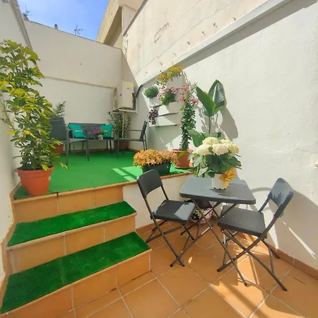 A 5 Min Estacion De Tren- Patio-parking Y Playa Apartment