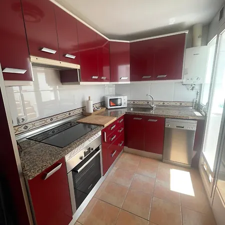 A 5 Min Estacion De Tren- Patio-parking Y Playa