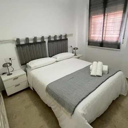 Apartment A 5 Min Estacion De Tren- Patio-parking Y Playa